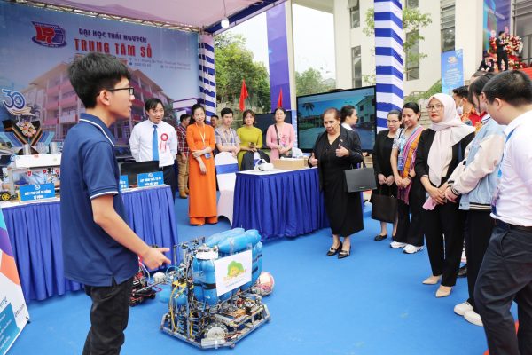 ICTU tham gia Triển lãm thành tựu Đào tạo và Khoa học công nghệ của Đại học Thái Nguyên